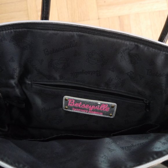 Betsey Johnson Betseyville Girl Faces Purse - Picture 4 of 4